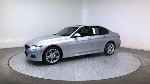 Photo 4 of 26 of 2017 BMW 330 i xDrive