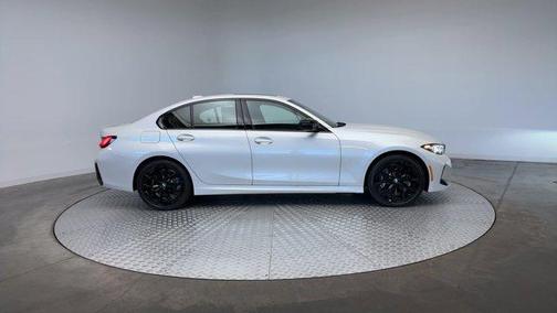 2025 BMW 330 i xDrive