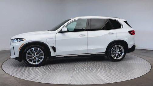Alpine White 2026 BMW X5 PHEV xDrive50e