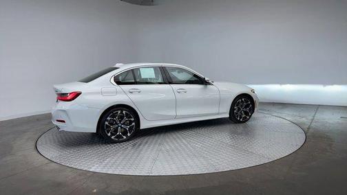 2025 BMW 330 i xDrive