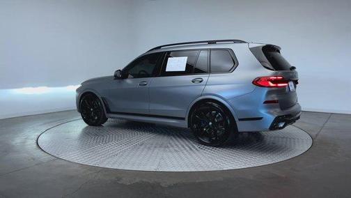Pure 2025 BMW X7 xDrive40i