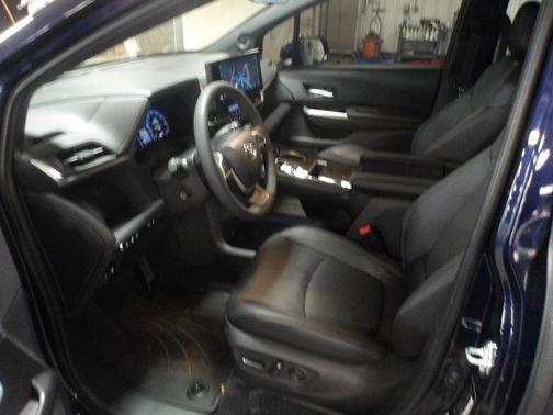 2025 Toyota Sienna Platinum 7 Passenger