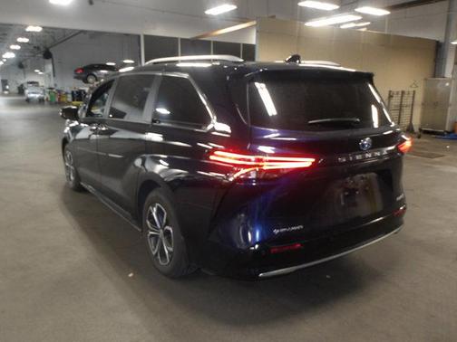 2025 Toyota Sienna Platinum 7 Passenger