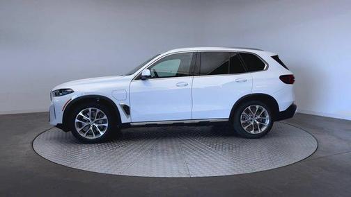 Alpine White 2026 BMW X5 PHEV xDrive50e
