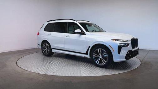 Mineral White Metallic 2026 BMW X7 xDrive40i
