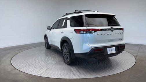 2022 Nissan Pathfinder SV
