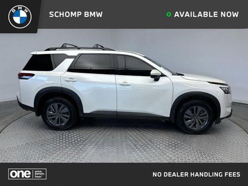 2022 Nissan Pathfinder SV