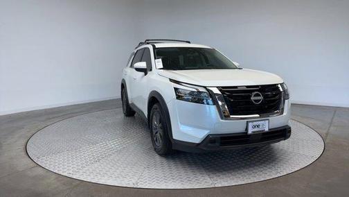 2022 Nissan Pathfinder SV