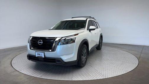 2022 Nissan Pathfinder SV