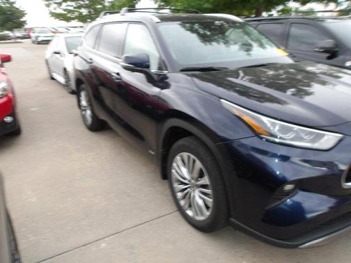 2024 Toyota Highlander Hybrid Platinum