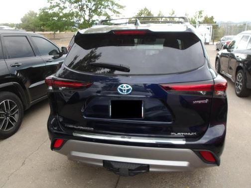 2024 Toyota Highlander Hybrid Platinum