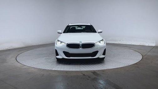 2025 BMW 230 i xDrive