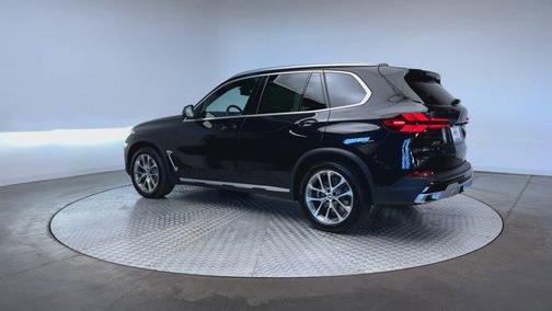 Black Sapphire Metallic 2026 BMW X5 xDrive40i