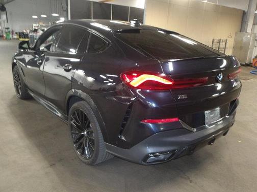 2022 BMW X6 M50i