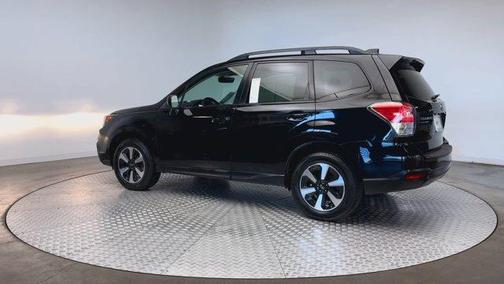 Crystal Black Silica 2017 Subaru Forester 2.5i Premium
