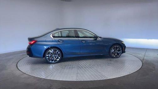 2025 BMW 330 i xDrive