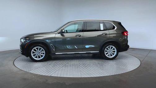 Manhattan Green Metallic 2023 BMW X5 xDrive40i
