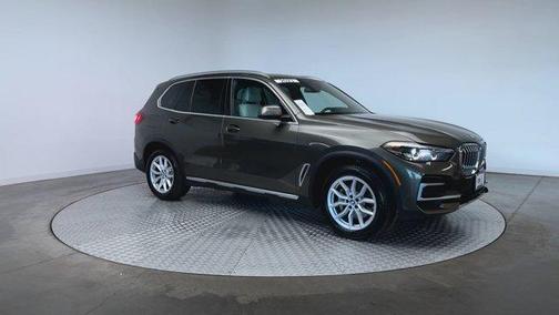 Manhattan Green Metallic 2023 BMW X5 xDrive40i
