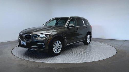 Manhattan Green Metallic 2023 BMW X5 xDrive40i
