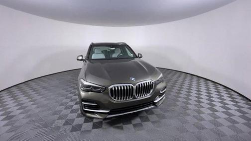 Manhattan Green Metallic 2023 BMW X5 xDrive40i