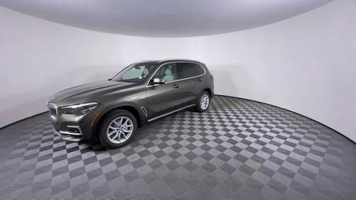 Manhattan Green Metallic 2023 BMW X5 xDrive40i