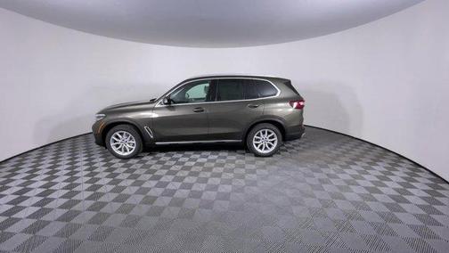 Manhattan Green Metallic 2023 BMW X5 xDrive40i