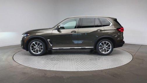 Manhattan Green Metallic 2026 BMW X5 xDrive40i