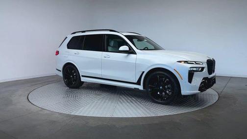 Mineral White Metallic 2027 BMW X7 xDrive40i