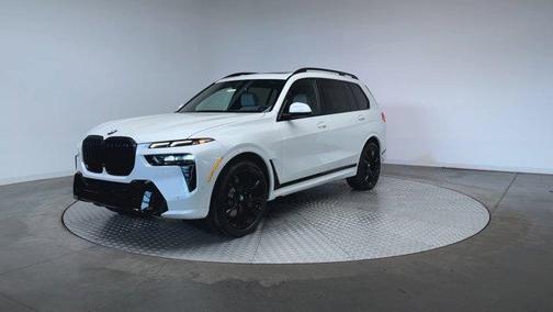 Mineral White Metallic 2027 BMW X7 xDrive40i