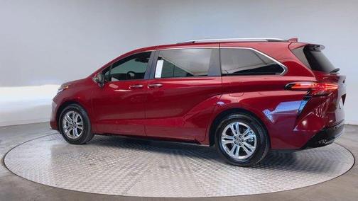 2024 Toyota Sienna Platinum 7 Passenger
