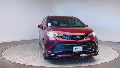 2024 Toyota Sienna Platinum 7 Passenger