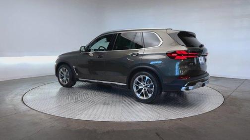 Manhattan Green Metallic 2026 BMW X5 xDrive40i