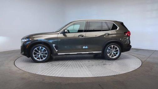 Manhattan Green Metallic 2026 BMW X5 xDrive40i