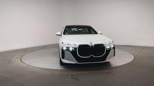 2025 BMW 750e xDrive