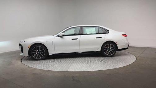 2025 BMW 750e xDrive