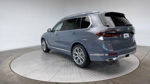 Sparkling 2025 BMW X7 xDrive40i