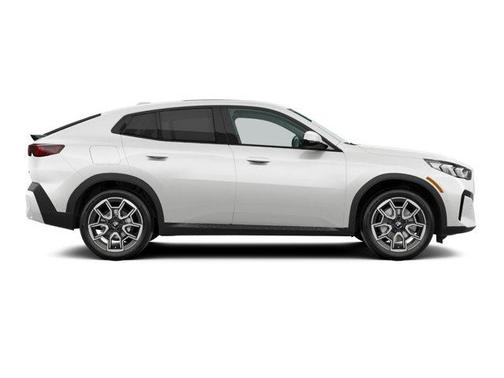 Mineral White Metallic 2026 BMW X2 xDrive28i