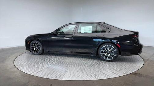 2025 BMW 750e xDrive