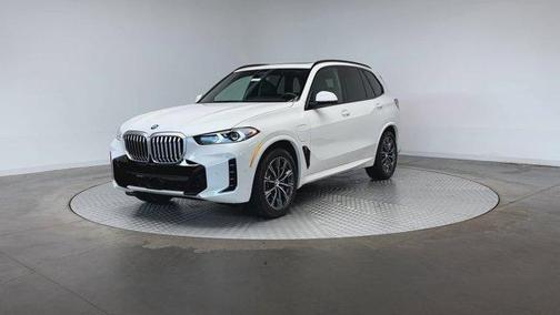 Alpine White 2026 BMW X5 PHEV xDrive50e