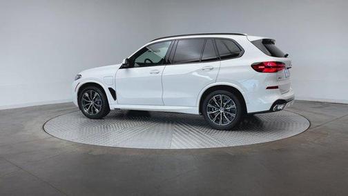 Alpine White 2026 BMW X5 PHEV xDrive50e