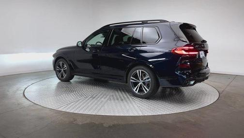 Carbon Black Metallic 2027 BMW X7 xDrive40i