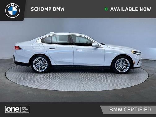 Alpine White 2025 BMW 530 i xDrive