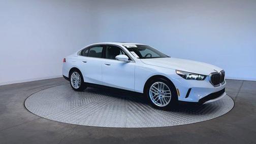 Alpine White 2025 BMW 530 i xDrive