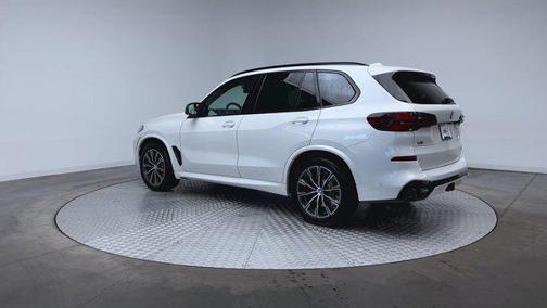 Mineral White Metallic 2025 BMW X5 M60i
