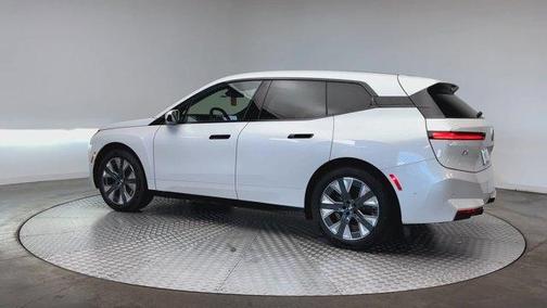 2026 BMW iX xDrive60