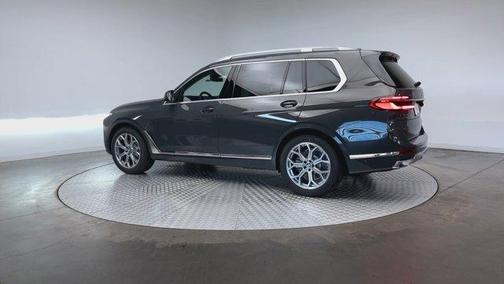 Gray Metallic 2026 BMW X7 xDrive40i
