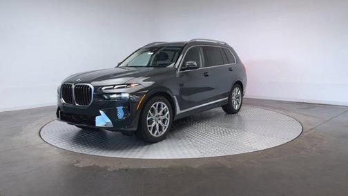 Gray Metallic 2026 BMW X7 xDrive40i