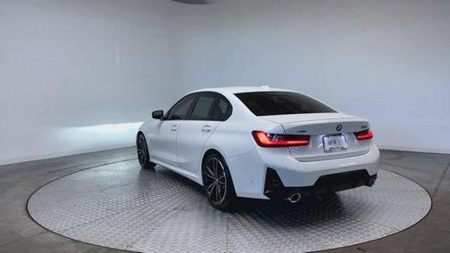 2023 BMW 330 i xDrive