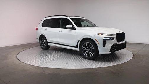 Alpine White 2027 BMW X7 xDrive40i