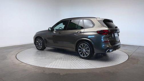 Manhattan Green Metallic 2024 BMW X5 PHEV xDrive50e